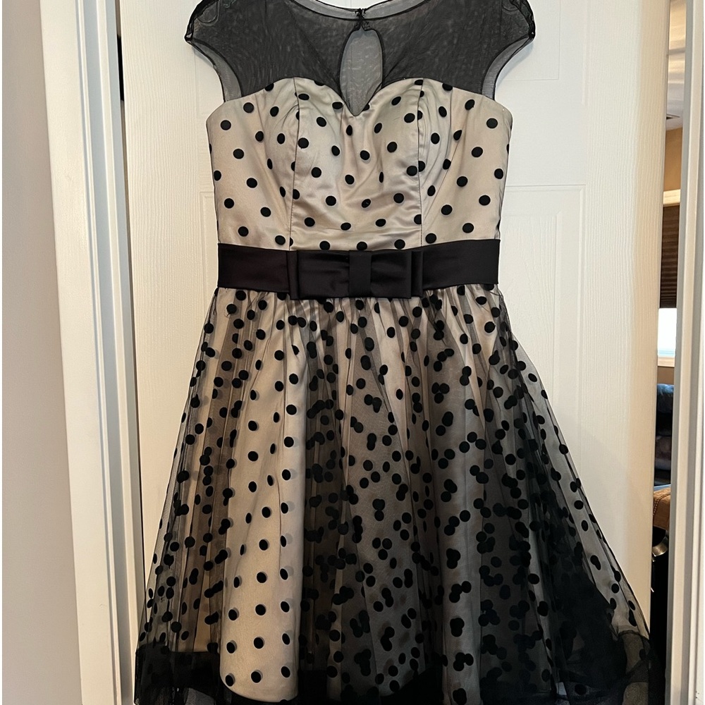 Evening dress. Perfect for a wedding or the upcoming holiday season.